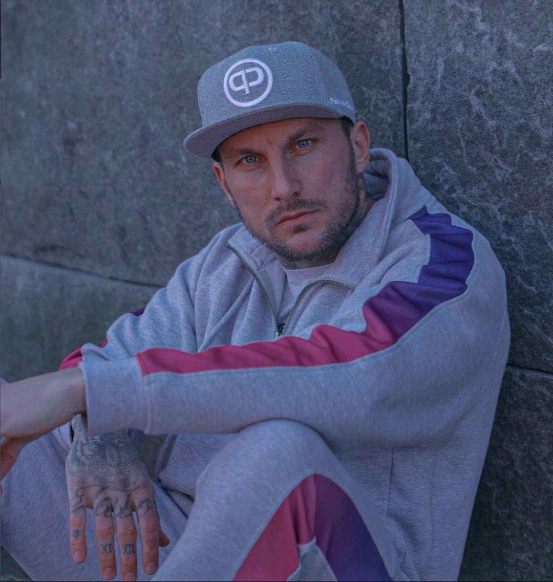 pablo-capone-streetwear-outfit-graue-snapback-cap-herren