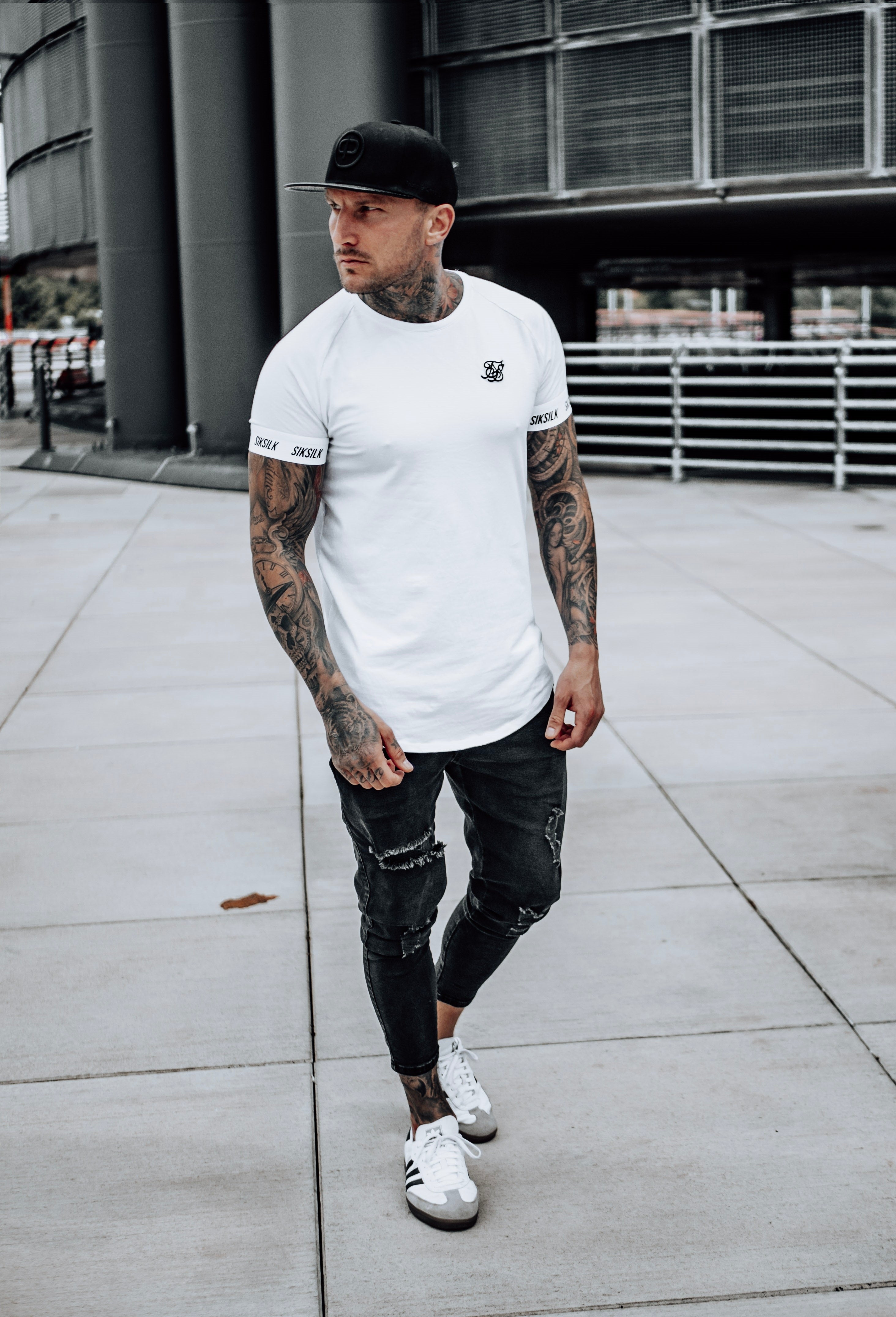 Snapback Cap mit Carbon Style Schirm in Schwarz für Herren