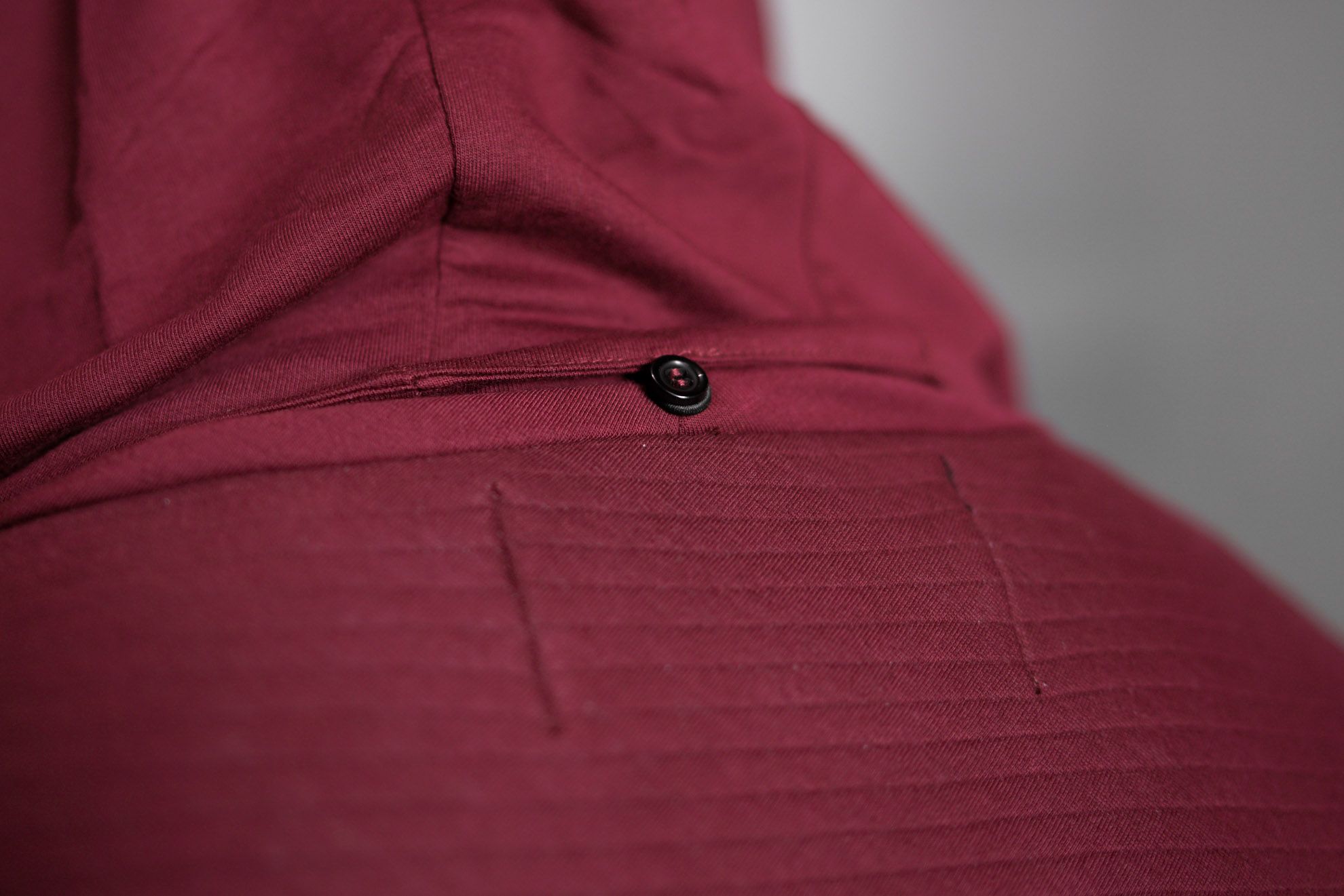 4Invictus - Elementum Asymmetric Vest – Bordeaux Red - Detail