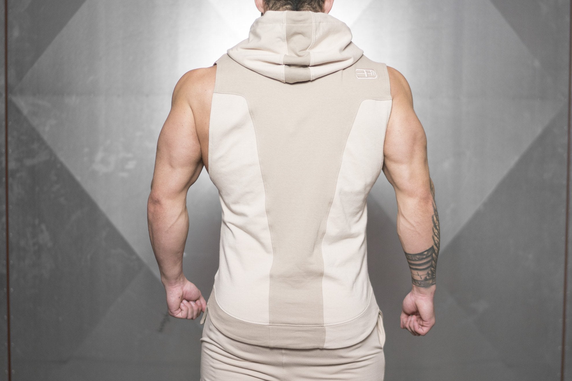 Body Engineers - NERI Prometheus Sleeveless Vest – Sand - Rückseite