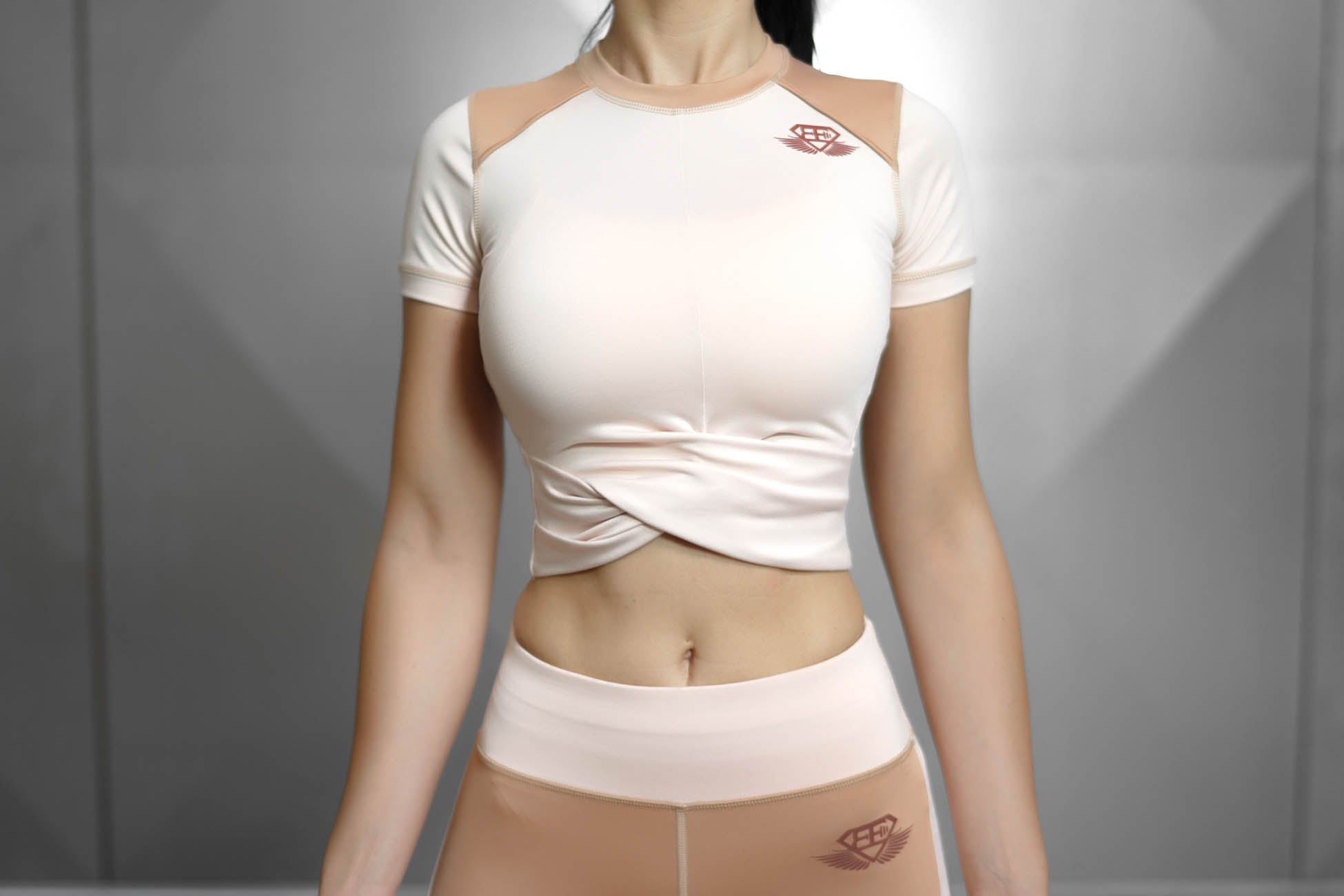 Body Engineers - Selene Crop Top – Nude - Vorderseite