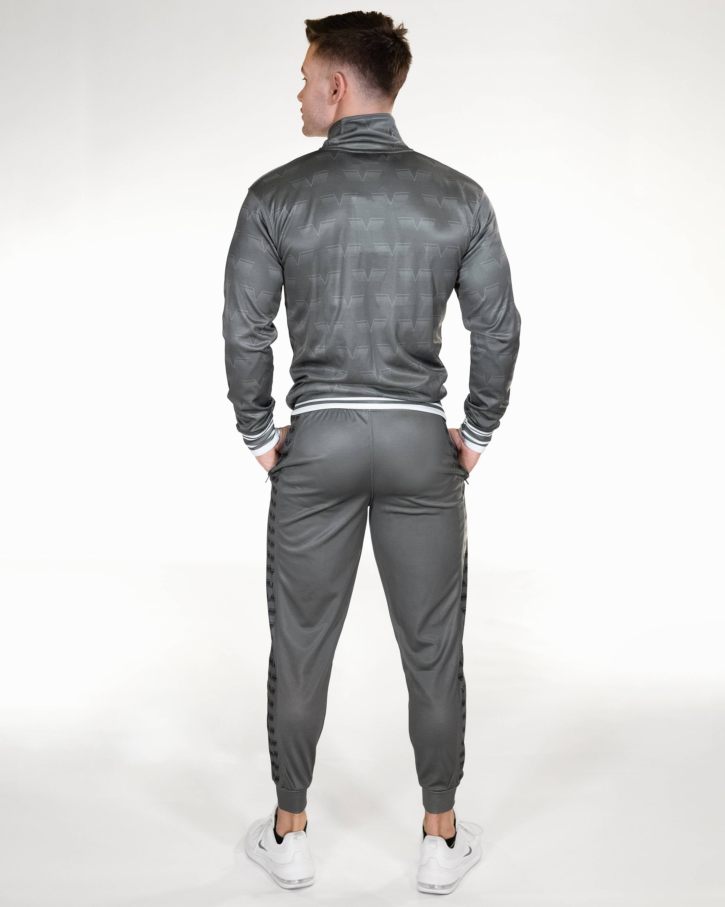 Gavelo - Track Pant - Carbon - Rückseite Gesamt