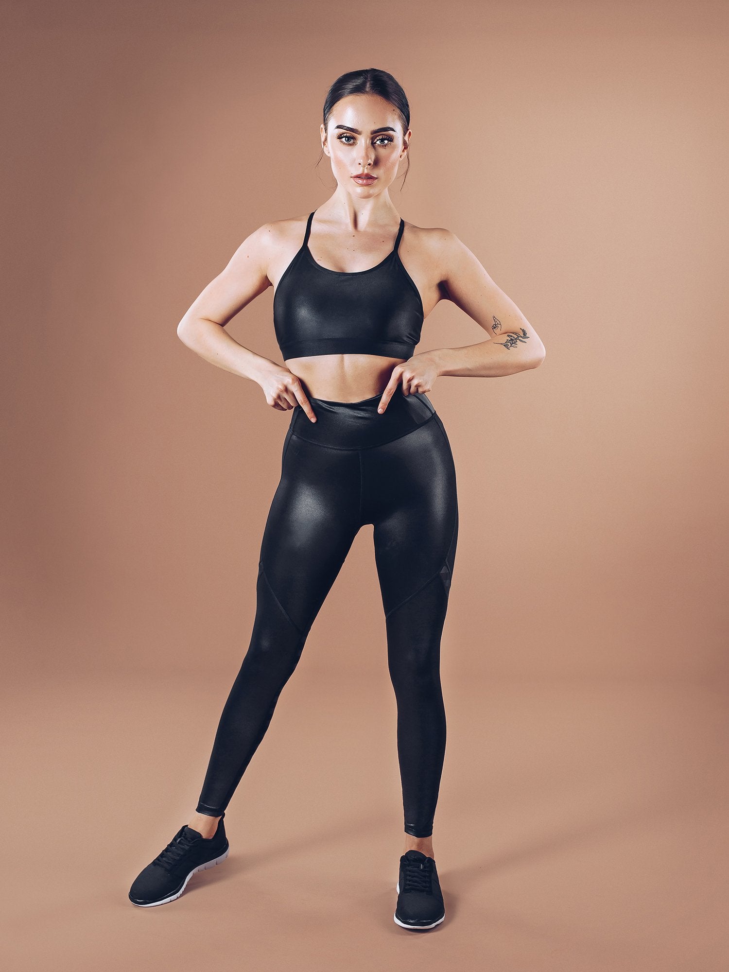 Workout Empire - Shine Bra - Black ( Power by Herrstedt ) - Gesamt