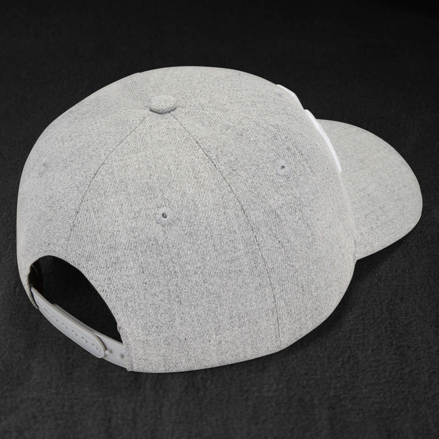 Graue Baseballkappe