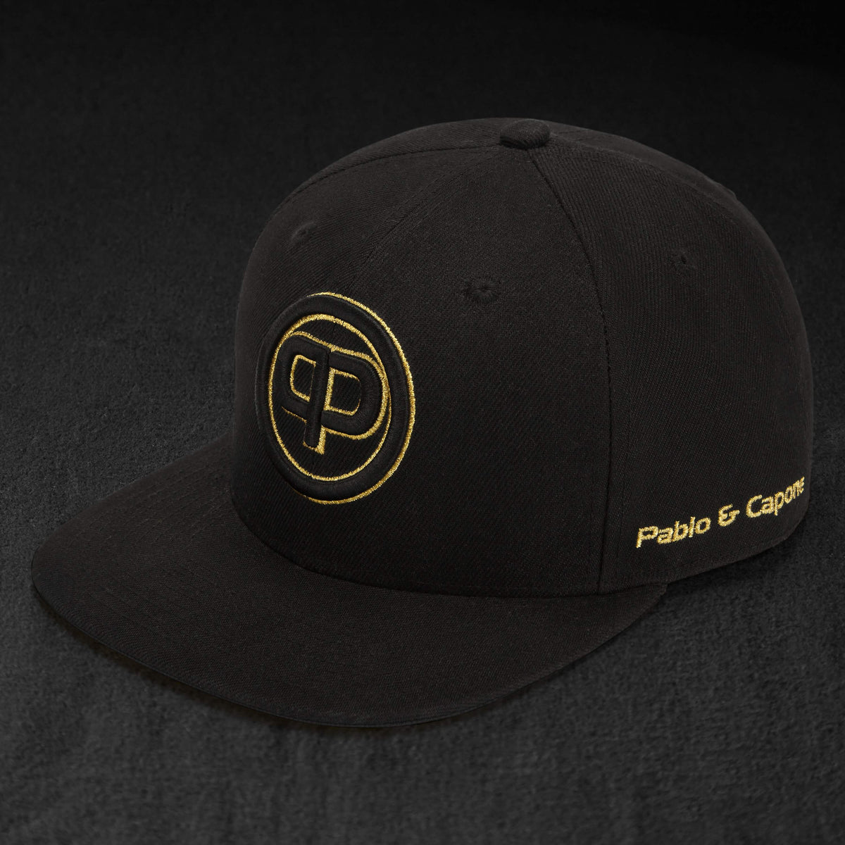 Schwarze Snapback Cap mit Gold
