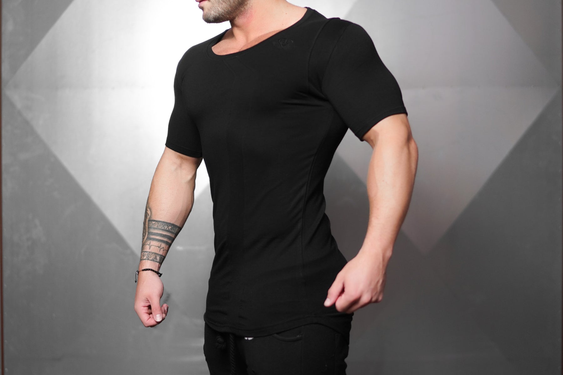 Body Engineers - Neri Prometheus Shirt – Black on Black - Seitlich