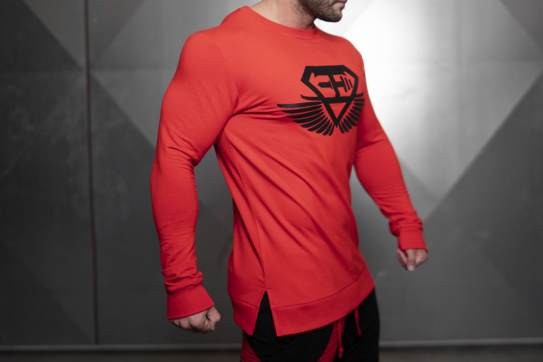 Body Engineers - VENOM Loose Fit Sweater – Fire Red - Seitlich