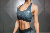 Body Engineers - GEO Sports Bra – Dark Grey - Vorderseite