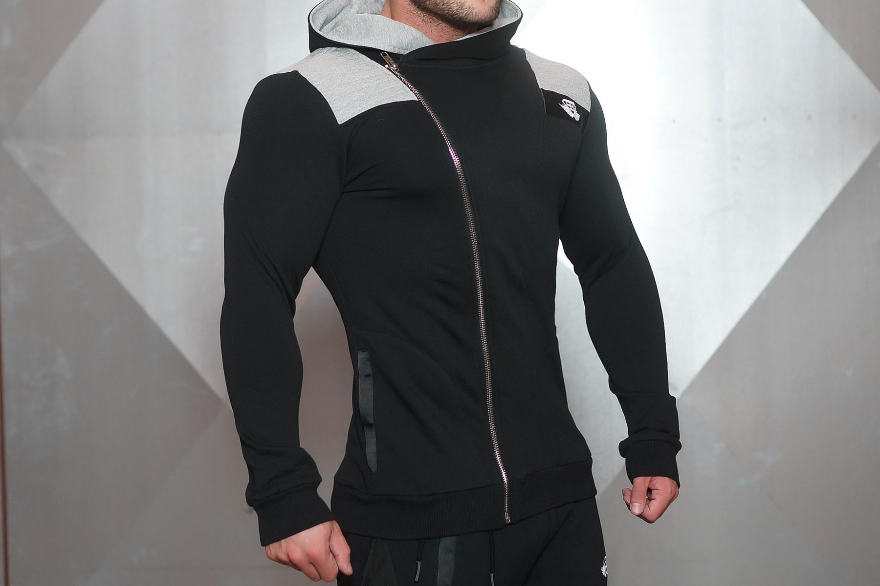 Body Engineers - YUREI Vest – Black & Light Grey Accents - Seitlich