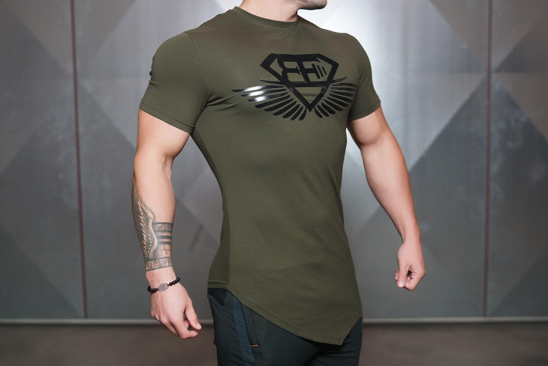 Body Engineers - Engineered Life T 2.0 – Army Green - Seitlich