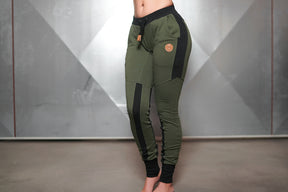 Body Engineers - Gaia Jogger 2.0 – Army Green - Vorderseite