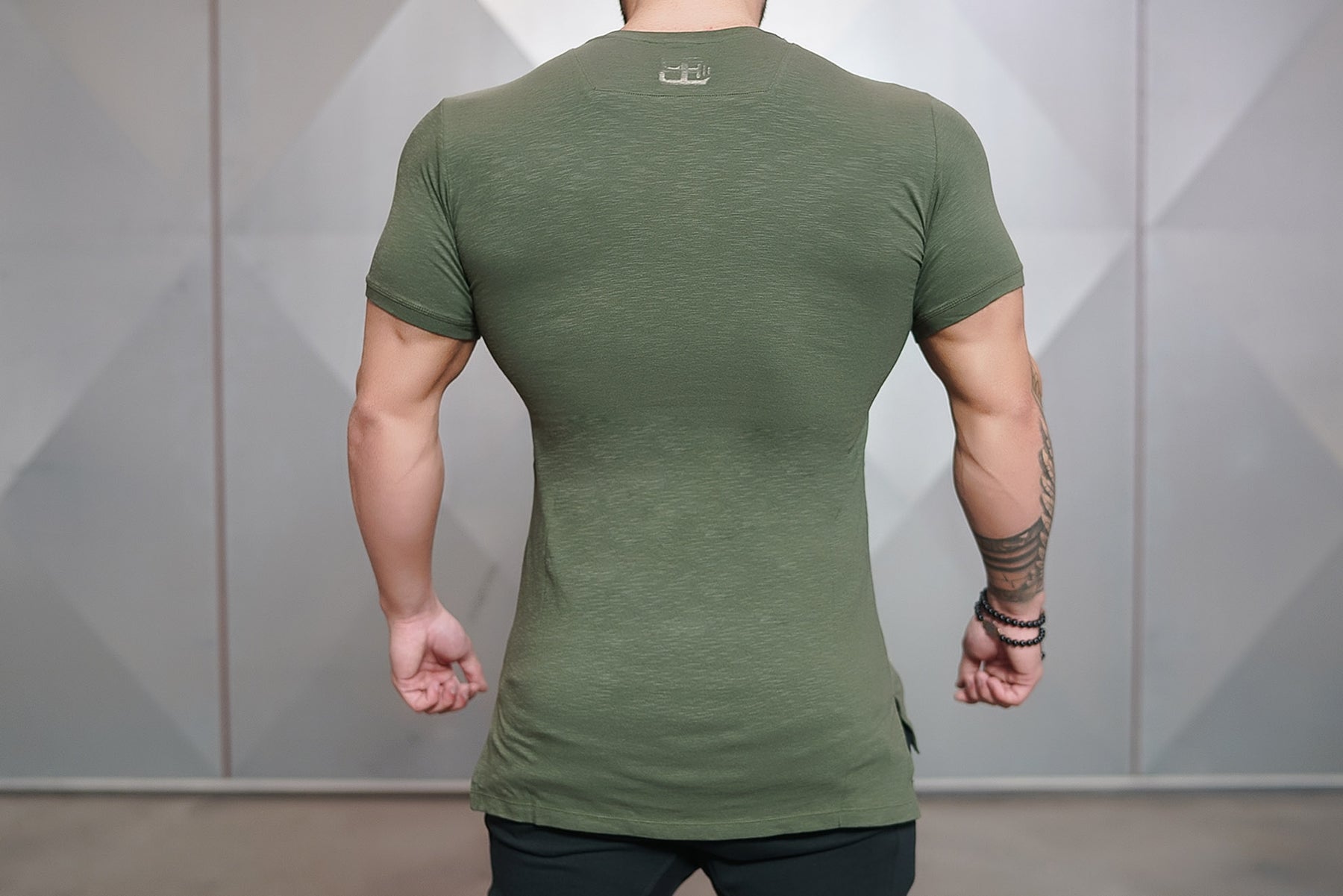 Body Engineers - SPIRE Lifestyle Shirt – Black - Rückseite